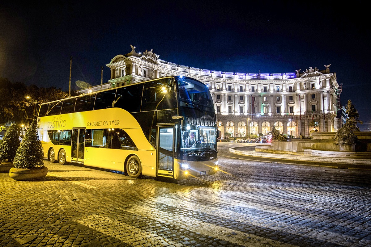 Happy Bus con vista panoramica e drink a bordo