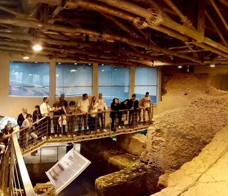Visita guidata dei sotterranei nei ditorni della Fontana di Trevi