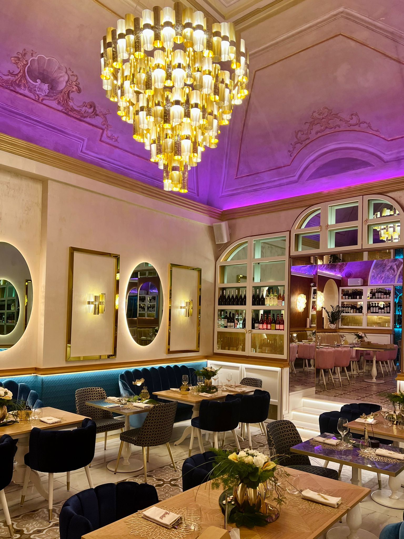 Happy Hour at ANGIES' at the Spanish Step