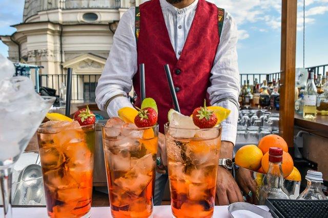 Aperitivo con vista su Roma vicino al Colosseo