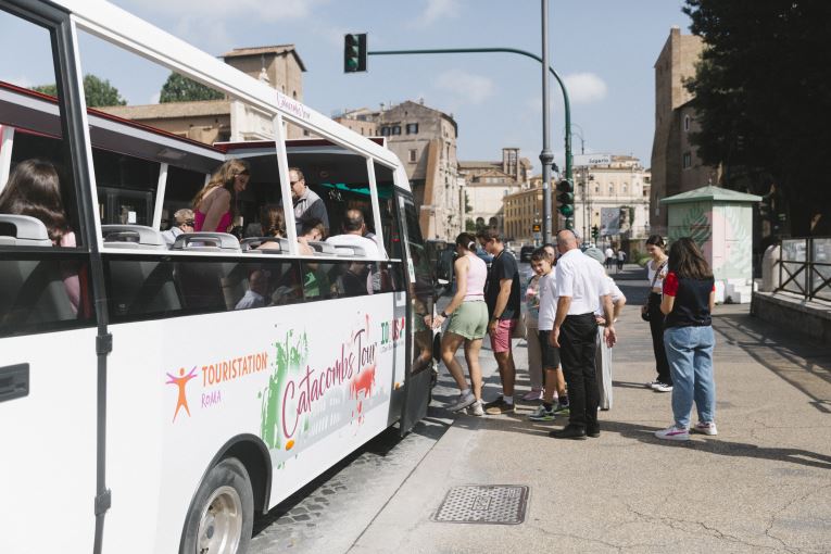 Catacombs guided tour with Transfer